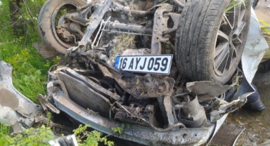 İnegöl'de otomobil devrildi : 4 yaralı