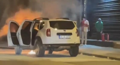 Bursa’da seyir halindeki otomobil alev alev yandı