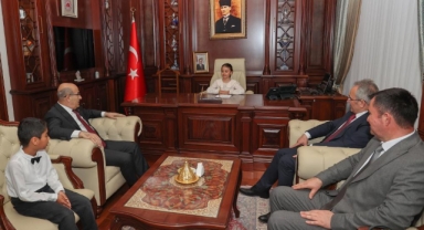 Bursa'nın çocuk valisi makamına oturdu