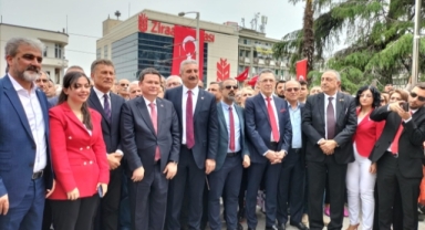 CHP Bursa'dan 23 Nisan'da Ata'ya çelenk