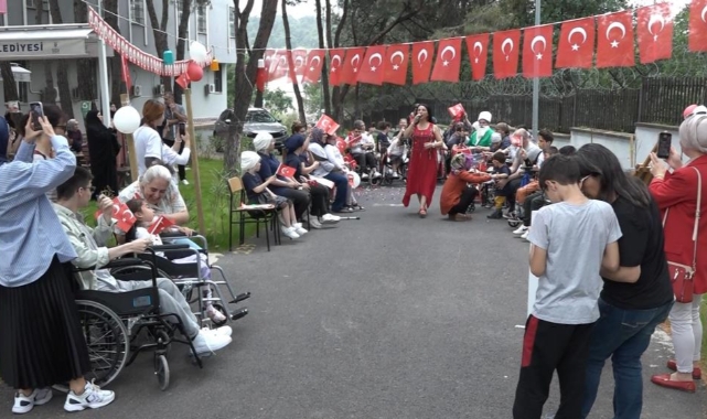 Çocuklar ve aileleri gönüllerince eğlendi