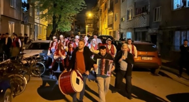 Davulun sesini duyan cama çıktı