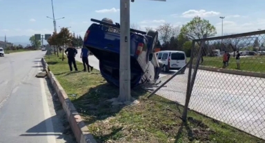 Düz yolda takla atan kamyonet güvenlik kamerasında