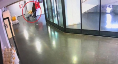 Fabrikaya işçi gibi girip kumaşları çaldılar