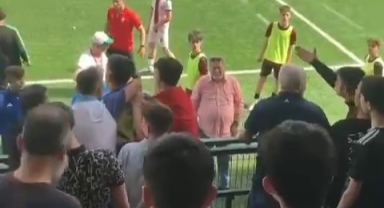 Futbol maçında tehlikeli gerginlik
