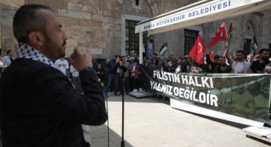 Gazze'de hayatını kaybedenler için gıyabi cenaze namazı kılındı