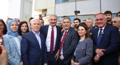 Gemlik'te Şükrü Deviren görevi teslim aldı