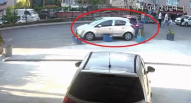 Geri viteste unuttuğu aracıyla kaza yaptı