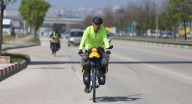 Hac için yola çıkan ikili, Bursa'da mola verdi
