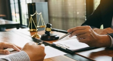 Hacze giden icra memuru ve avukatlara saldırı