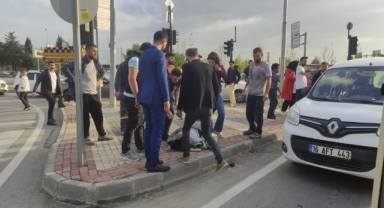 Hafif ticari aracın çarptığı tır refüje daldı : 1 yaralı