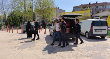 Kaçak göçmenler evlendikleri gün yakalandı
