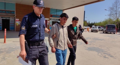 Kaçak yolla ülkeye giren 2 şahıs şehirlerarası otobüste yakalandı