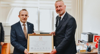 Karacabey'de Fatih Karabatı mazbatasını aldı