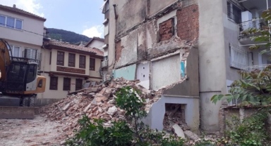 Kent estetiğini bozan metruk binalar yıkılıyor