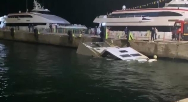Mudanya'da BUDO iskelesinin yanında tekne battı