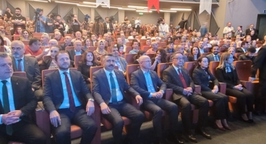 Oktay Yılmaz mazbatasını aldı