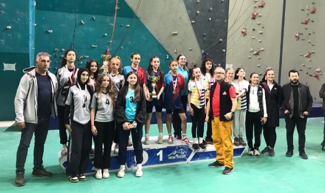 Okul sporları yarışmasında İnegöl Belediyespor farkı