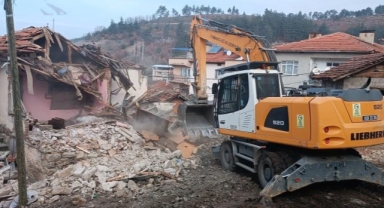 Osmangazi’de metruk bina yıkımları hız kazandı