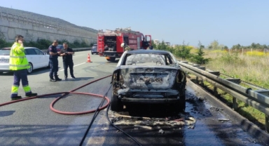 Otoyolda yanan araç küle döndü