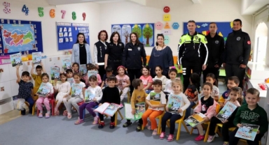 Polis amcaları çocukları unutmadı