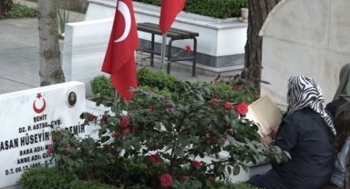 Şehitlikte hüzünlü bayram