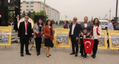 TMMOB Bursa şubesi Atatürk Anıtına çelenk koydu