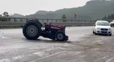 Traktör ile otomobil çarpıştı: 3 yaralı