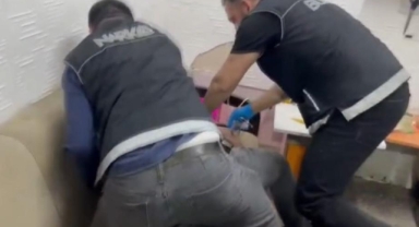 Uyuşturucu imalathanesine şok baskın kamerada