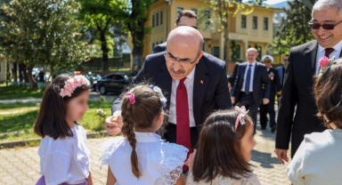 Vali Demirtaş, çocuk ve yaşlılarla bir araya geldi