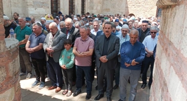 34 yıl görev yaptığı camiden uğurlandı