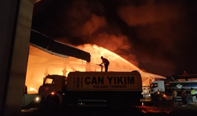 Adana'da motosiklet fabrikasında büyük yangın!