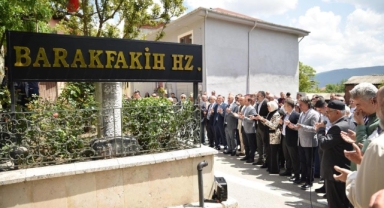 Barakfakih Hazretleri kabri başında dualarla anıldı