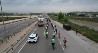 Bisiklet tutkunları 19 Mayıs için pedalladı
