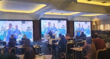 Böbrek naklini doktorlar canlı izledi