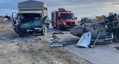 Burdur’da feci kaza: 3 ölü, 2 yaralı