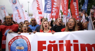 Bursa'da binlerce kişi İl Milli Eğitim Müdürlüğüne yürüdü