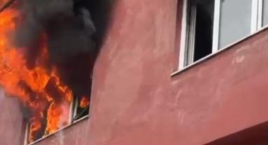 Bursa’da ev, alevlere teslim oldu