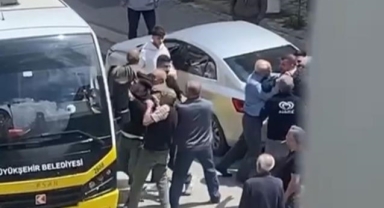 Bursa’da yol verme kavgası kamerada