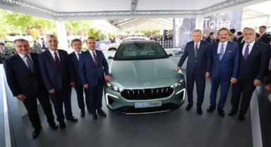 Cumhurbaşkanı Erdoğan, Togg’un yeni modeli'ni inceledi