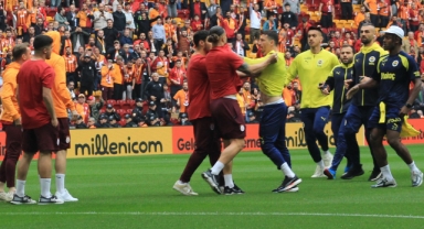 Derbi başlamadan saha karıştı