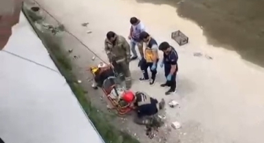Dereye düşen kişiyi itfaiye ekipleri kurtardı