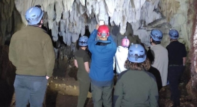 Doğa Koruma ve Milli Parklar ekibine mağara eğitimi