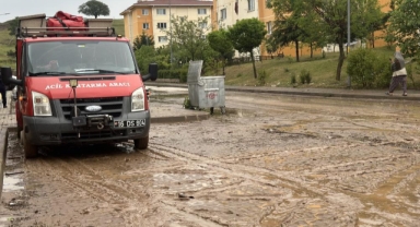Gürsu'da sağanak yağış hayatı felç etti