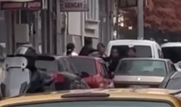 İki kişi arasındaki kavga kamerada