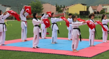 İznik'te 19 Mayıs coşkusu stada sığmadı