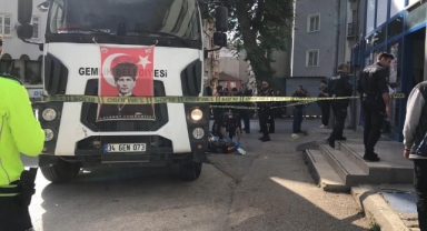Kamyon'un altında kalan kadın toprağa verildi