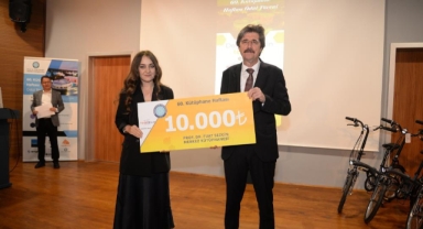 Kütüphane müdavimleri ödüllerine kavuştu