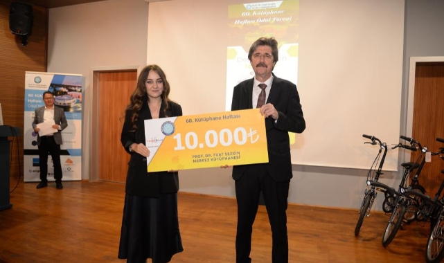 Kütüphane müdavimleri ödüllerine kavuştu