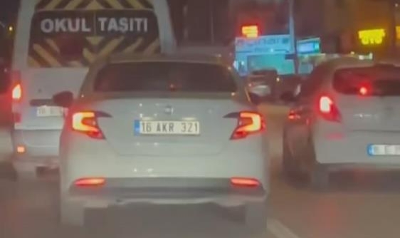 Makas atarak trafiği tehlikeye soktu